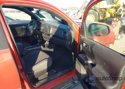 2017 Toyota Tacoma z USA, uszkodzony, nr VIN 5TFCZ5AN7HX054604